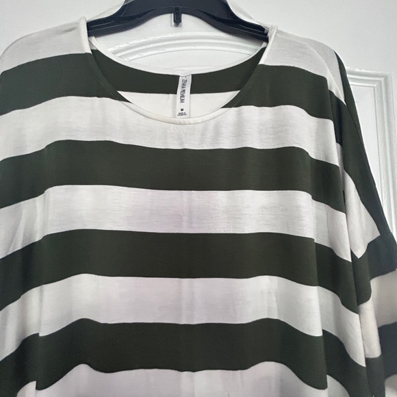 Zenana Premium Oversized Tunic W/pockets Olive Green Size M - Picture 3 of 6